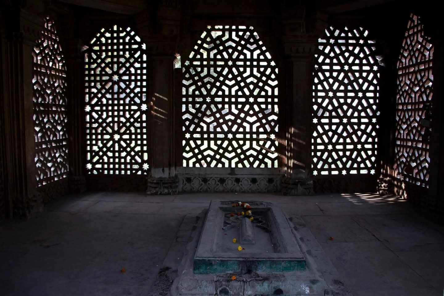 Heritage Walk at Dargah Hzt Yusuf Qattal and Satpula Dam